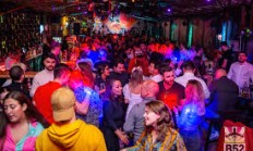 The Vintage Chronicle of GameB52: A Noble Theatre of Contest, Fellowship, and Fortune